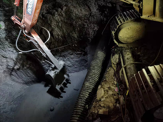 ���̰���